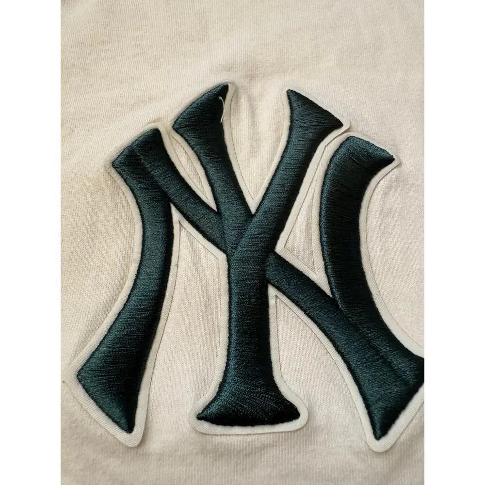 Pro Standard New York Yankees Cream Embroidered Logo T Shirt Mens Size Medium